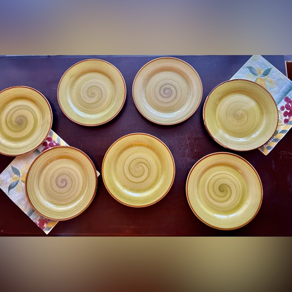Set of 7 Thomson Pottery plates.